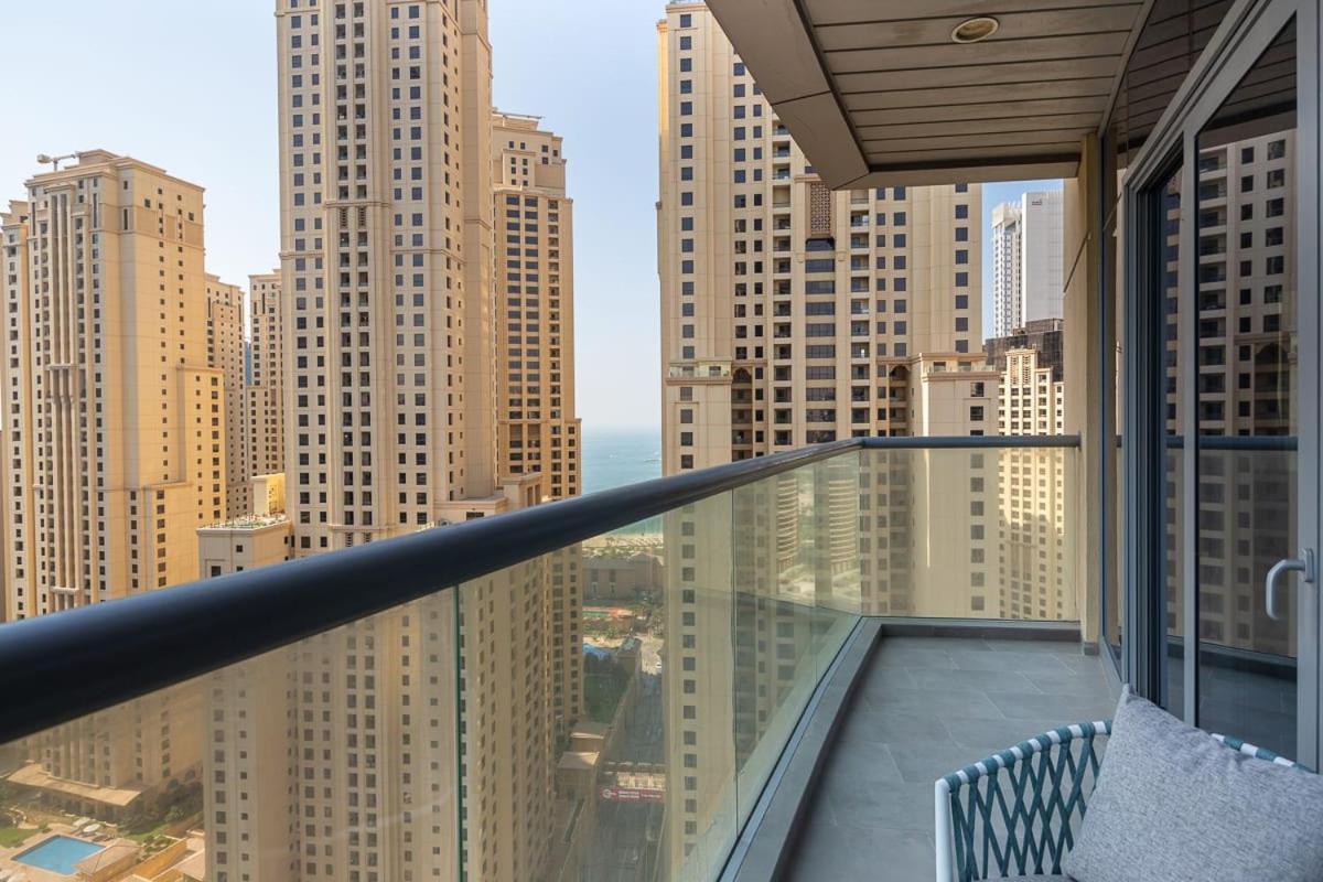Frank Porter - Jam Marina Apartment